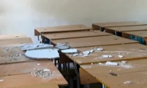 Sập vữa trần trường học, phụ huynh lo lắng